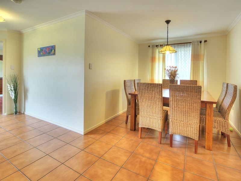 8 Barrington Place, Parkinson QLD 4115