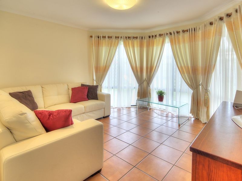 8 Barrington Place, Parkinson QLD 4115