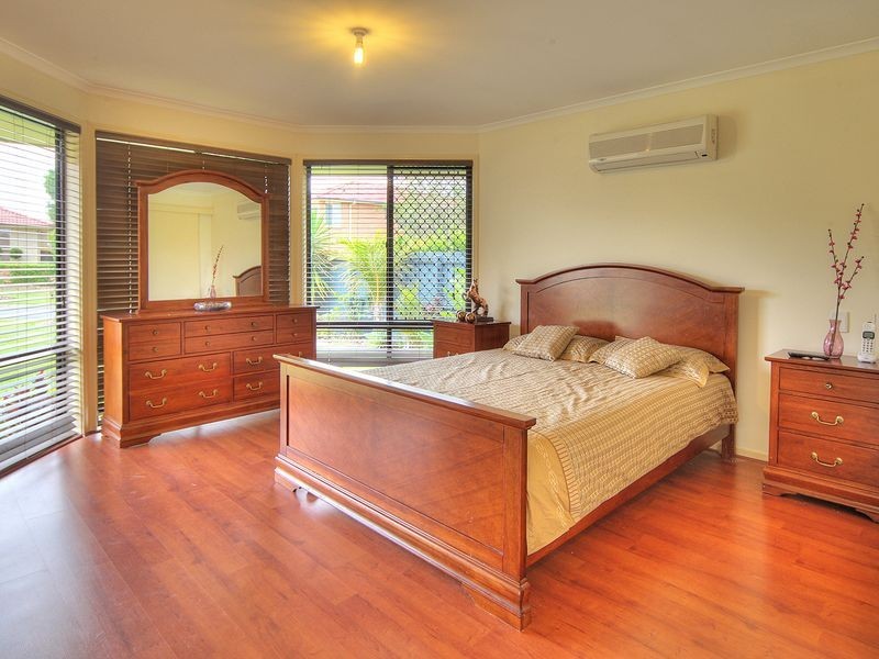 8 Barrington Place, Parkinson QLD 4115