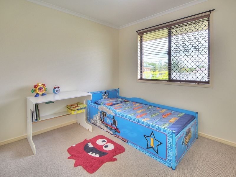 8 Barrington Place, Parkinson QLD 4115