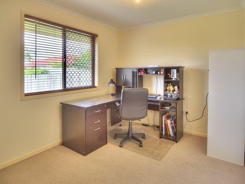 8 Barrington Place, Parkinson QLD 4115