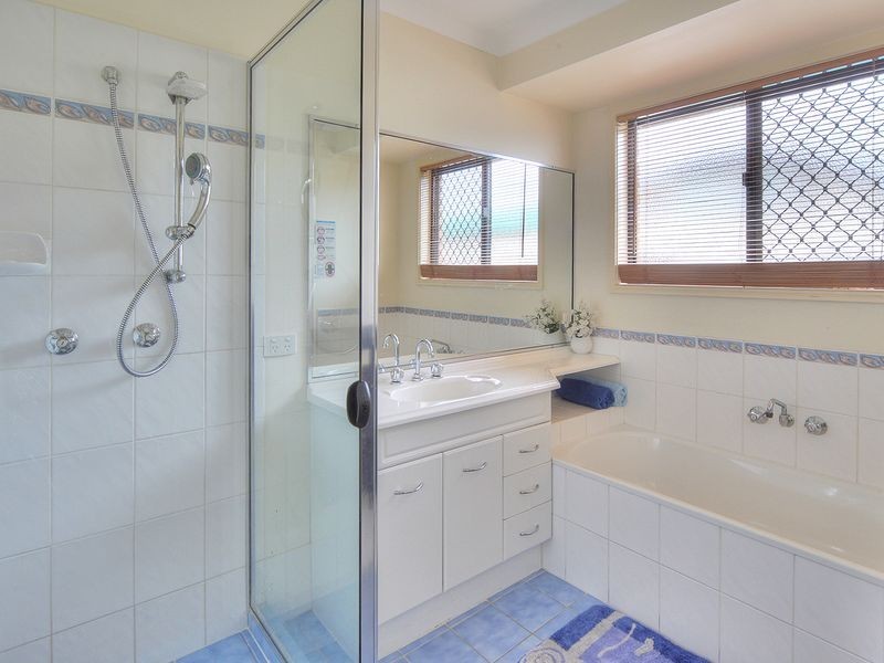 8 Barrington Place, Parkinson QLD 4115