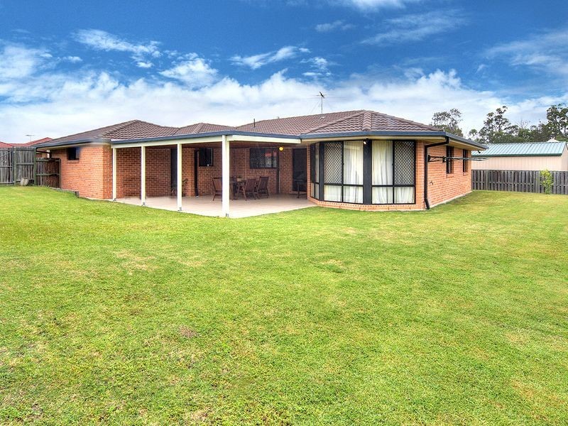 8 Barrington Place, Parkinson QLD 4115