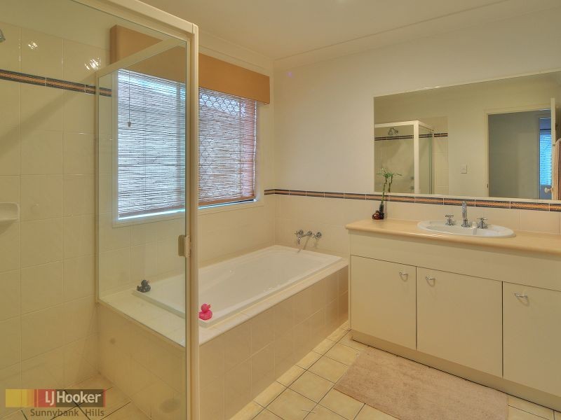 18 Juniper Circuit, Stretton QLD 4116