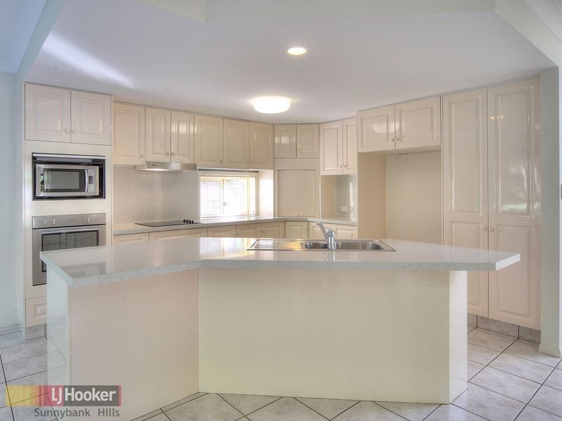 32 Poinciana Crescent, Stretton QLD 4116