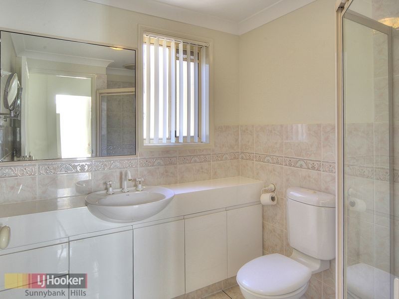 32 Poinciana Crescent, Stretton QLD 4116