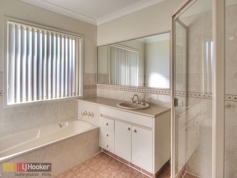 32 Poinciana Crescent, Stretton QLD 4116