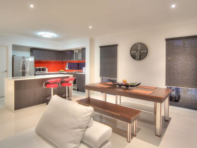 9 Golden Place, Robertson QLD 4109
