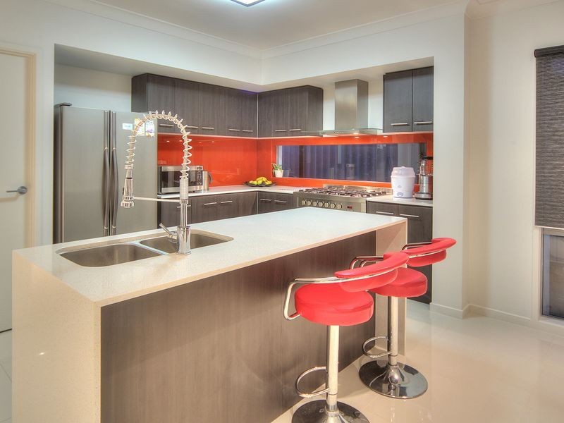 9 Golden Place, Robertson QLD 4109