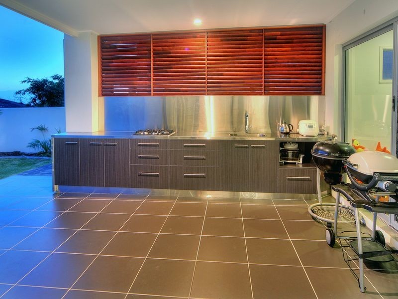 9 Golden Place, Robertson QLD 4109