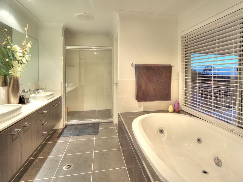 9 Golden Place, Robertson QLD 4109