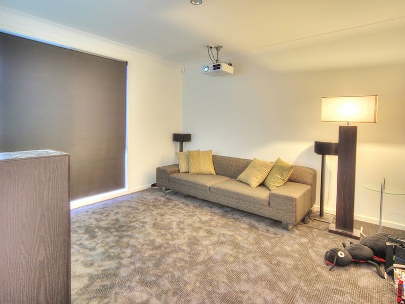 9 Golden Place, Robertson QLD 4109