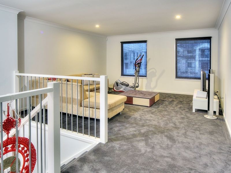 9 Golden Place, Robertson QLD 4109