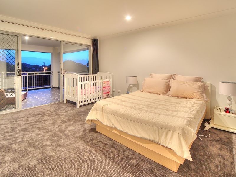 9 Golden Place, Robertson QLD 4109