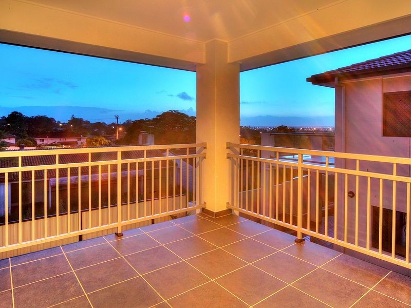 9 Golden Place, Robertson QLD 4109