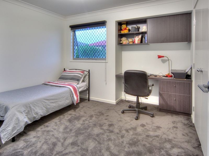9 Golden Place, Robertson QLD 4109
