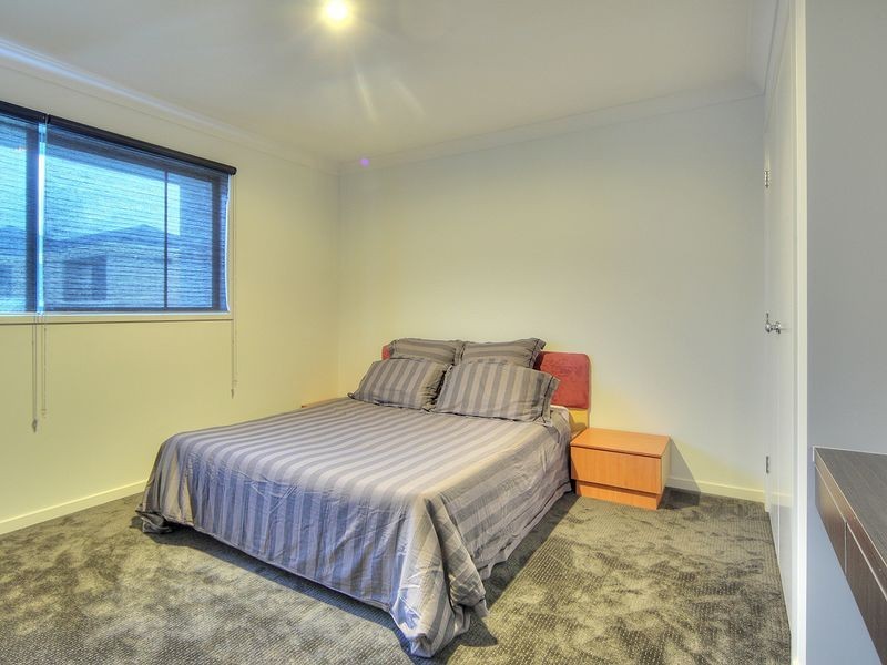 9 Golden Place, Robertson QLD 4109