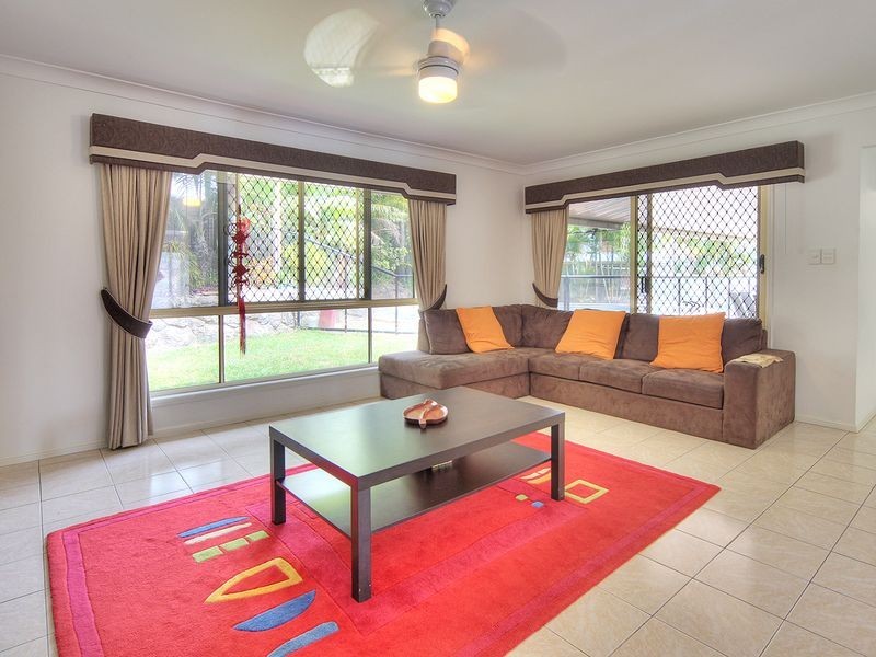 11 Yewleaf Place, Calamvale QLD 4116