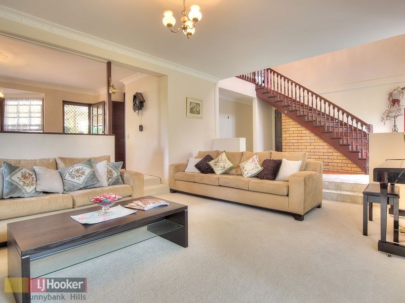 16 Orpheus Street, Robertson QLD 4109