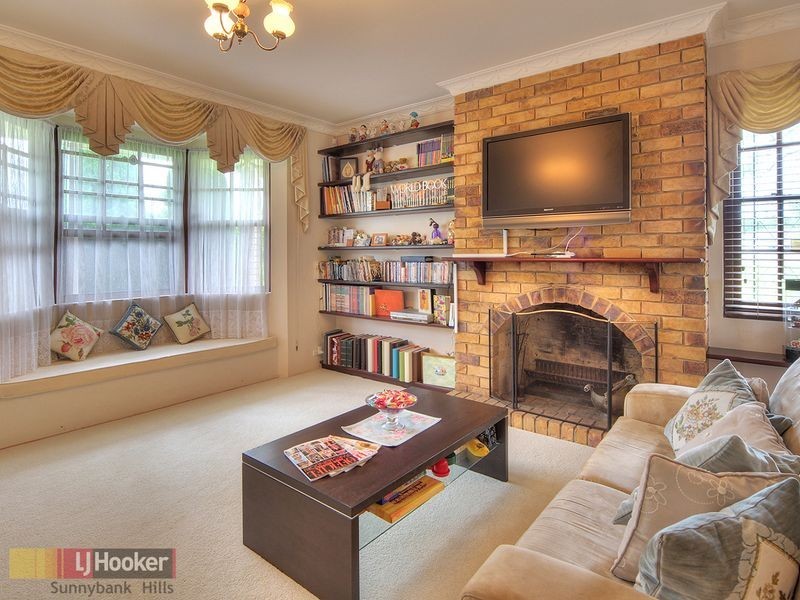 16 Orpheus Street, Robertson QLD 4109