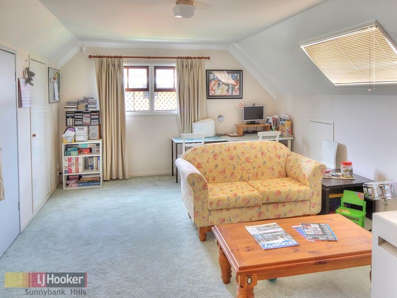 16 Orpheus Street, Robertson QLD 4109