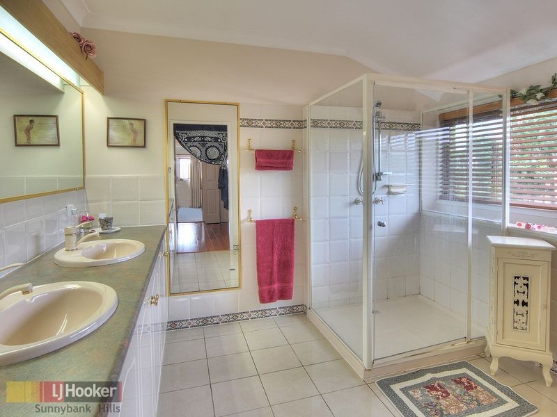 16 Orpheus Street, Robertson QLD 4109