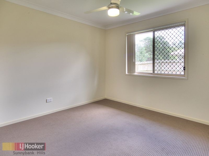 8 Linfield St, Hillcrest QLD 4118