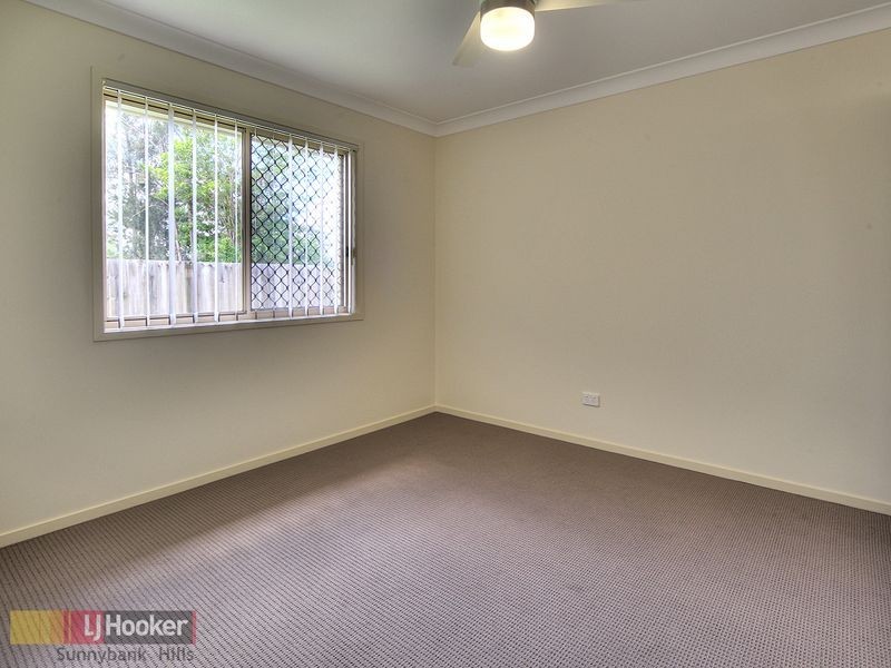 8 Linfield St, Hillcrest QLD 4118