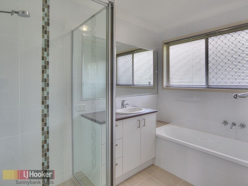 8 Linfield St, Hillcrest QLD 4118