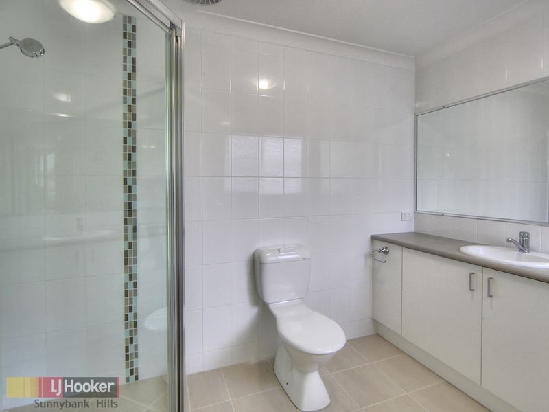 8 Linfield St, Hillcrest QLD 4118