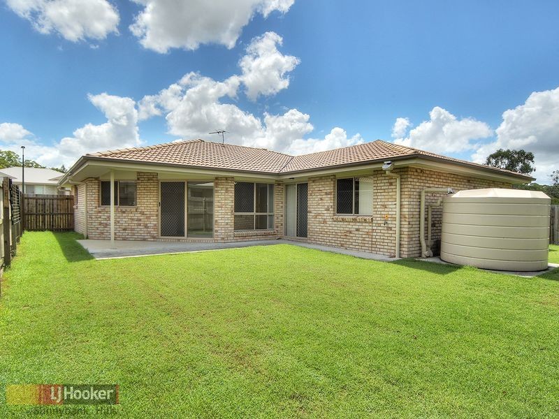 8 Linfield St, Hillcrest QLD 4118