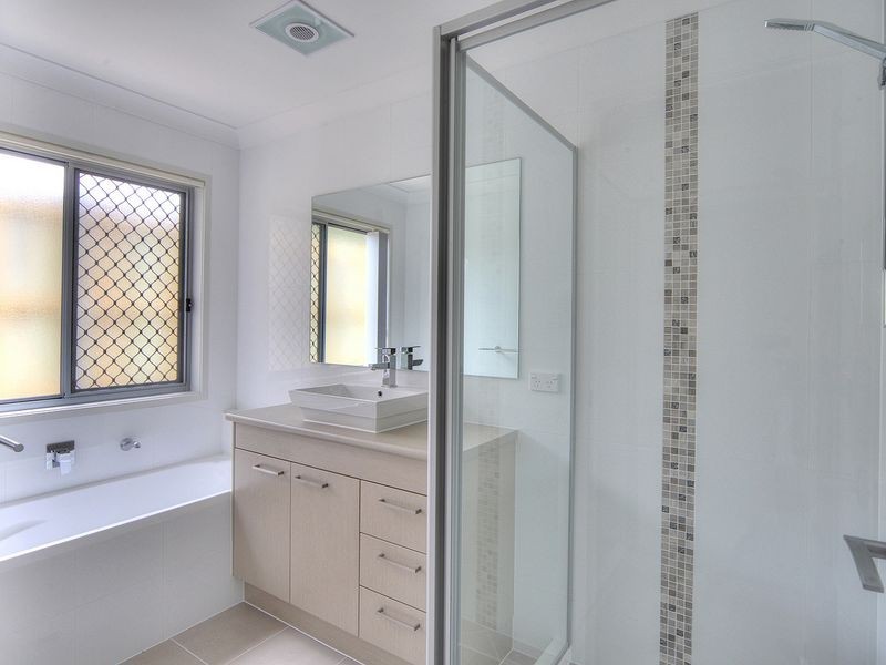 10 Harvey Place, Calamvale QLD 4116