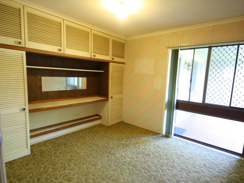 8 Alrak Av, Browns Plains QLD 4118