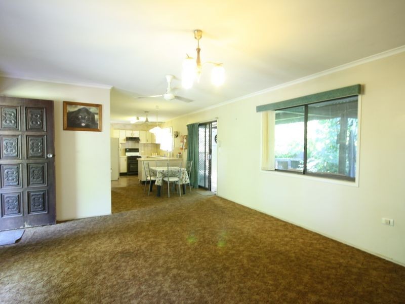 8 Alrak Av, Browns Plains QLD 4118