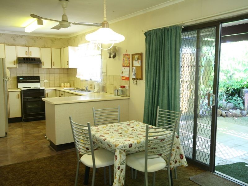 8 Alrak Av, Browns Plains QLD 4118