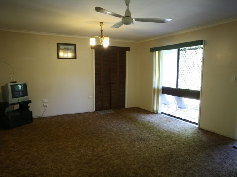 8 Alrak Av, Browns Plains QLD 4118
