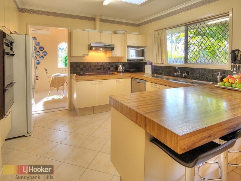 6 Akora Street, Macgregor QLD 4109