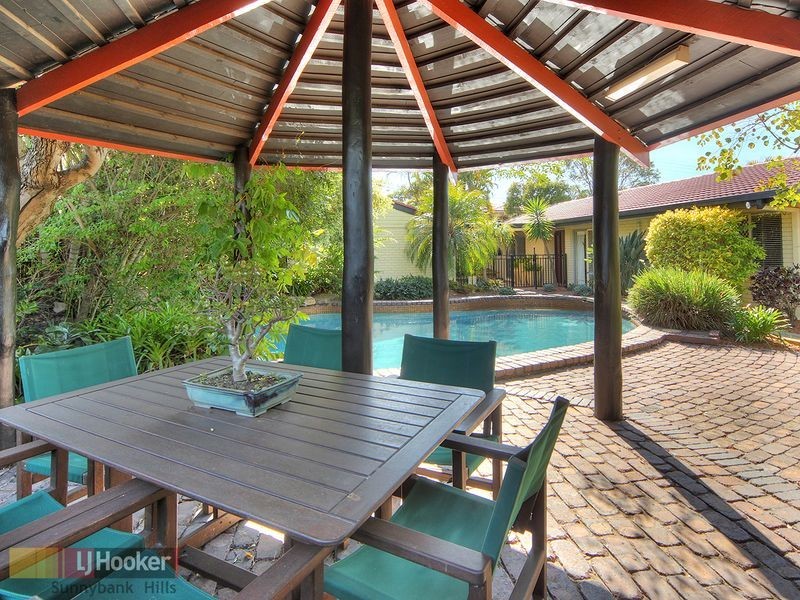 6 Akora Street, Macgregor QLD 4109