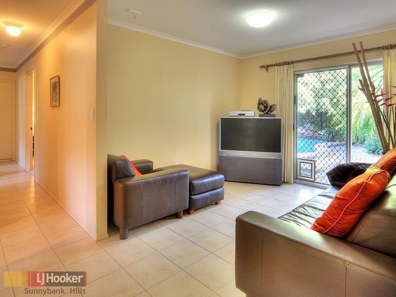 6 Akora Street, Macgregor QLD 4109