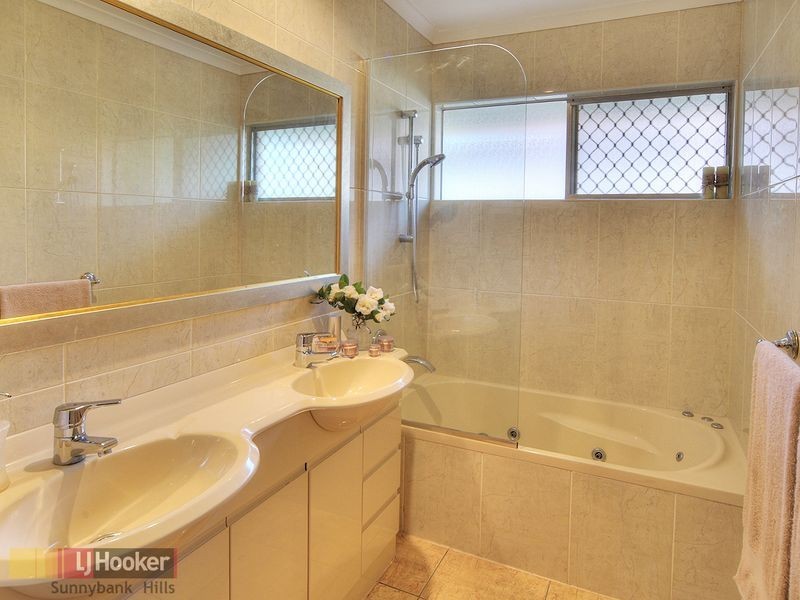6 Akora Street, Macgregor QLD 4109
