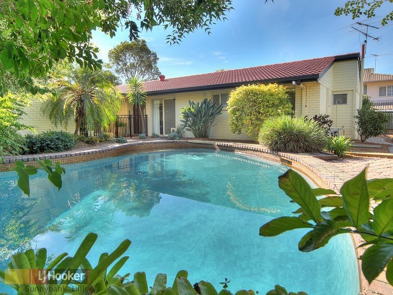 6 Akora Street, Macgregor QLD 4109