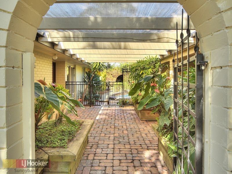 6 Akora Street, Macgregor QLD 4109