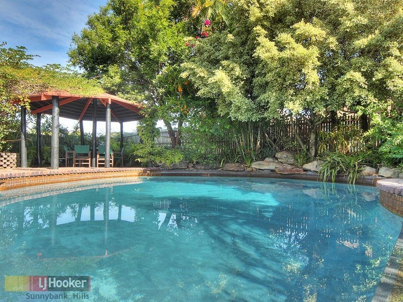 6 Akora Street, Macgregor QLD 4109
