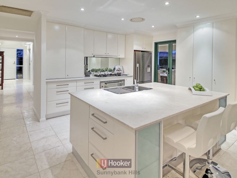 35 Regency Place, Stretton QLD 4116