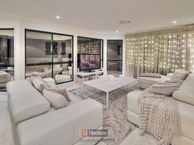 35 Regency Place, Stretton QLD 4116