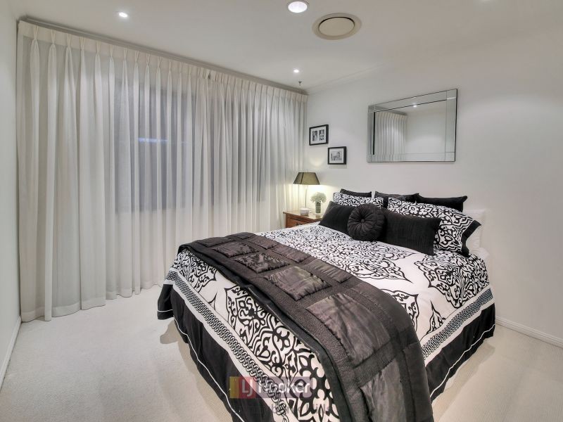 35 Regency Place, Stretton QLD 4116
