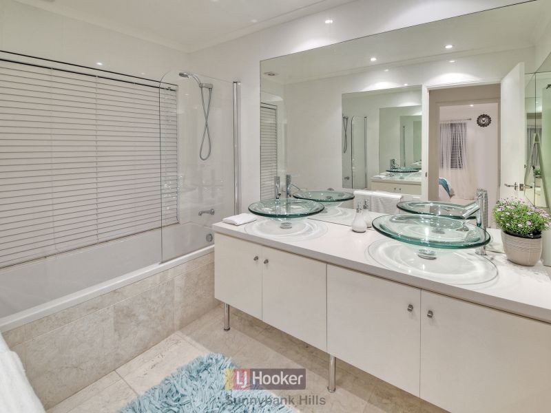 35 Regency Place, Stretton QLD 4116