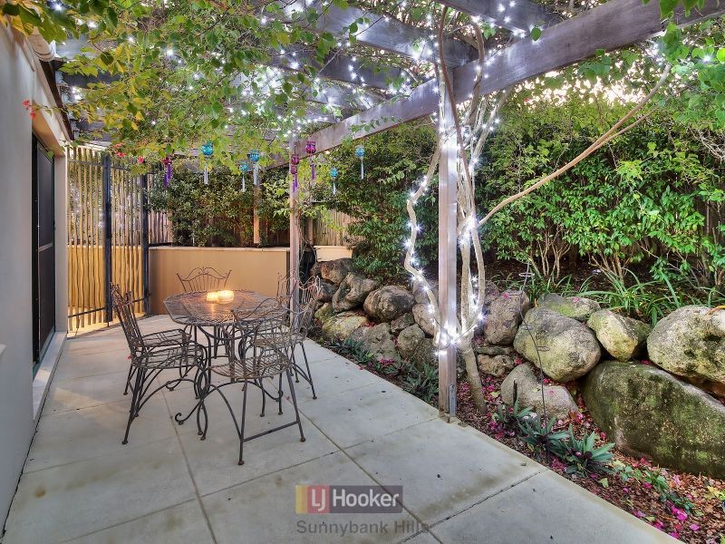 35 Regency Place, Stretton QLD 4116