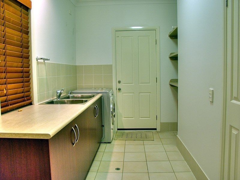 31 Eaton Place, Wishart QLD 4122