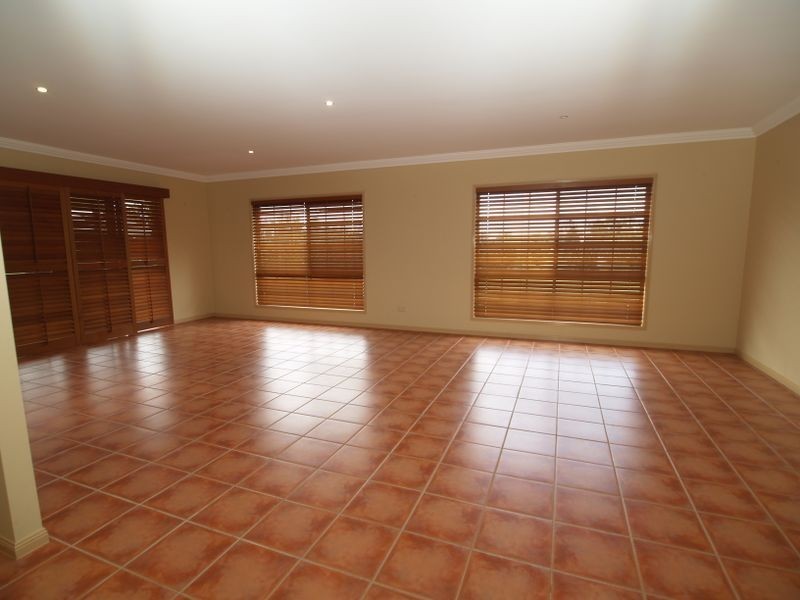 212 Rosia Road, Park Ridge QLD 4125